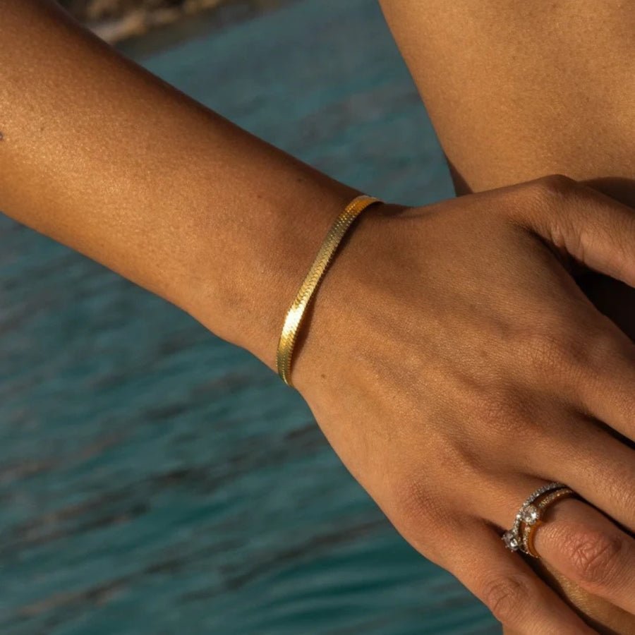 The Serpent Chain Bracelet macro detail