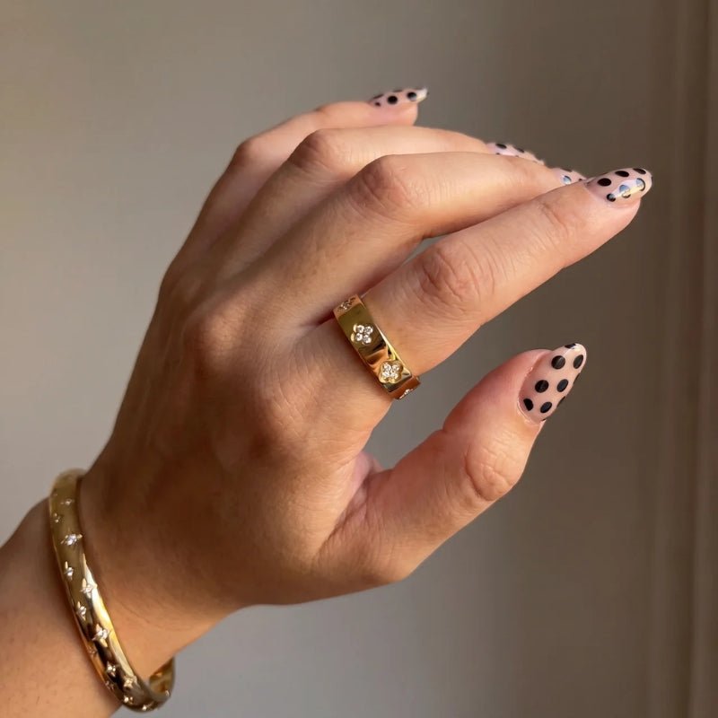 Clover Ring - Pavé CZ Gold Band | Monrich